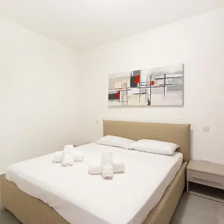 Lovely & Spacious With King Sized Bed & Ac By 360 Estates * Msida