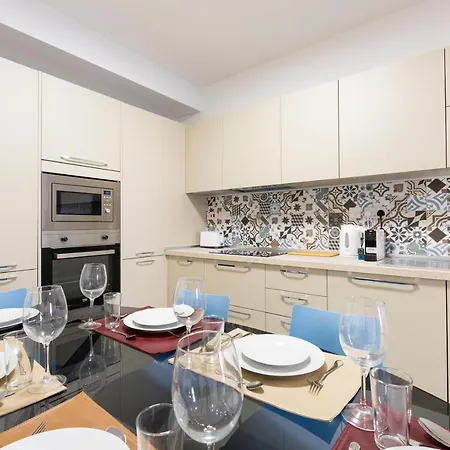 Lovely & Spacious With King Sized Bed & Ac By 360 Estates Apartment