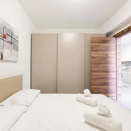 Lejlighed Lovely & Spacious With King Sized Bed & Ac By 360 Estates Msida