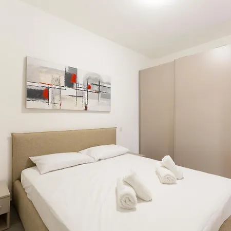 Lovely & Spacious With King Sized Bed & Ac By 360 Estates Lejlighed Msida