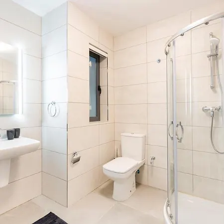 Lovely & Spacious With King Sized Bed & Ac By 360 Estates Appartement