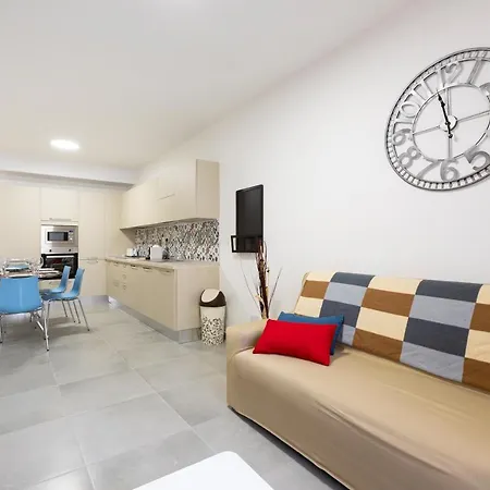 Lovely & Spacious With King Sized Bed & Ac By 360 Estates Appartement