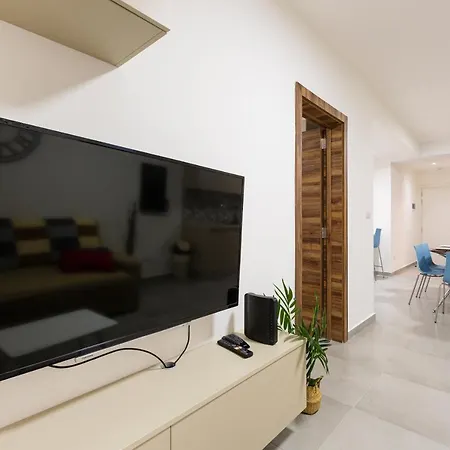 Lovely & Spacious With King Sized Bed & Ac By 360 Estates